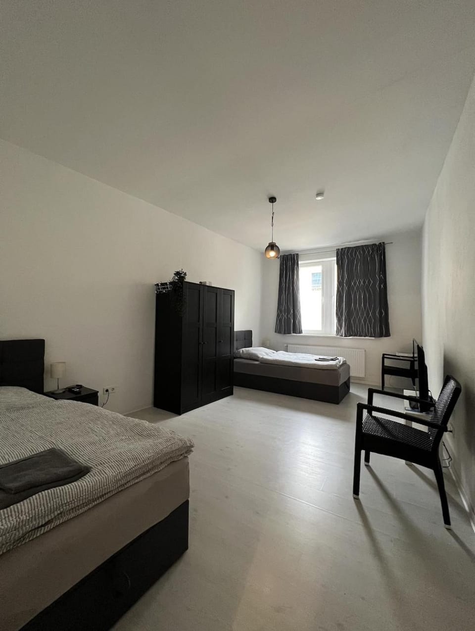 Bed, Photo of the whole room, Bedroom