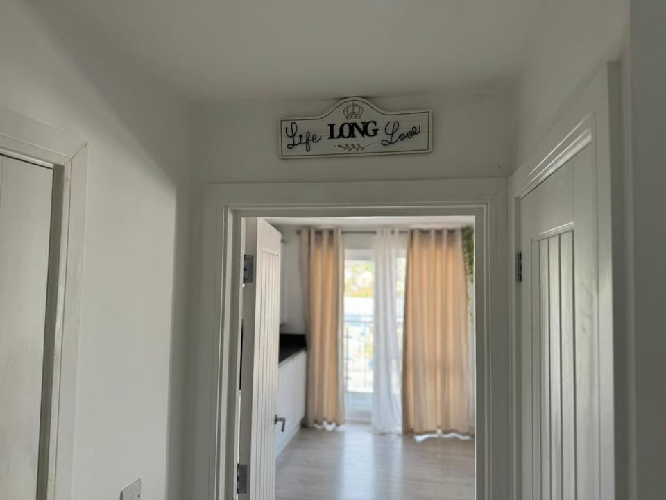 Bright & Stylish en-suite bedroom in a 2bed apartment Vacation rental in Rochester