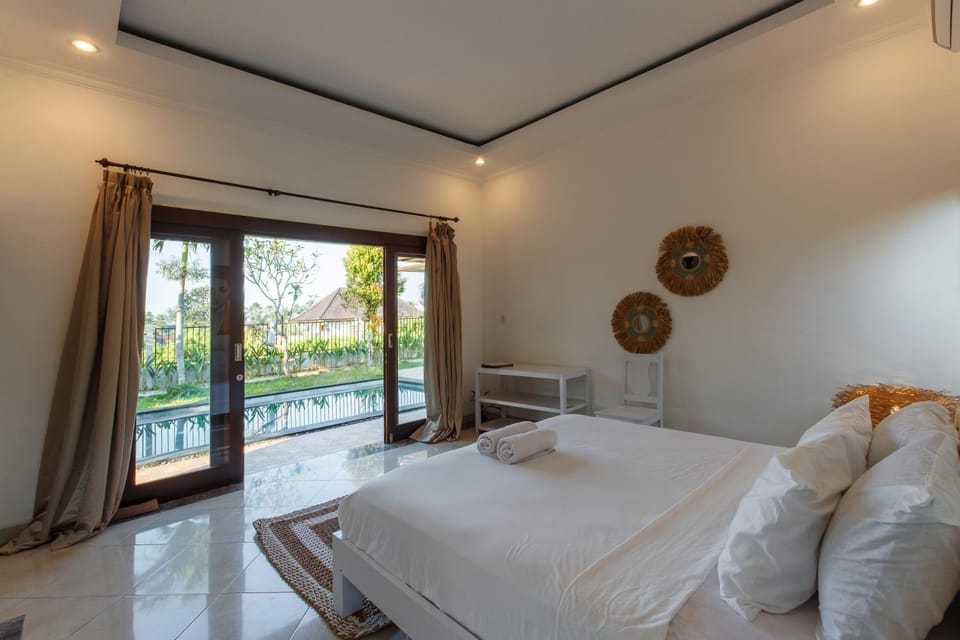 Bed, View (from property/room), Photo of the whole room, Bedroom, towels