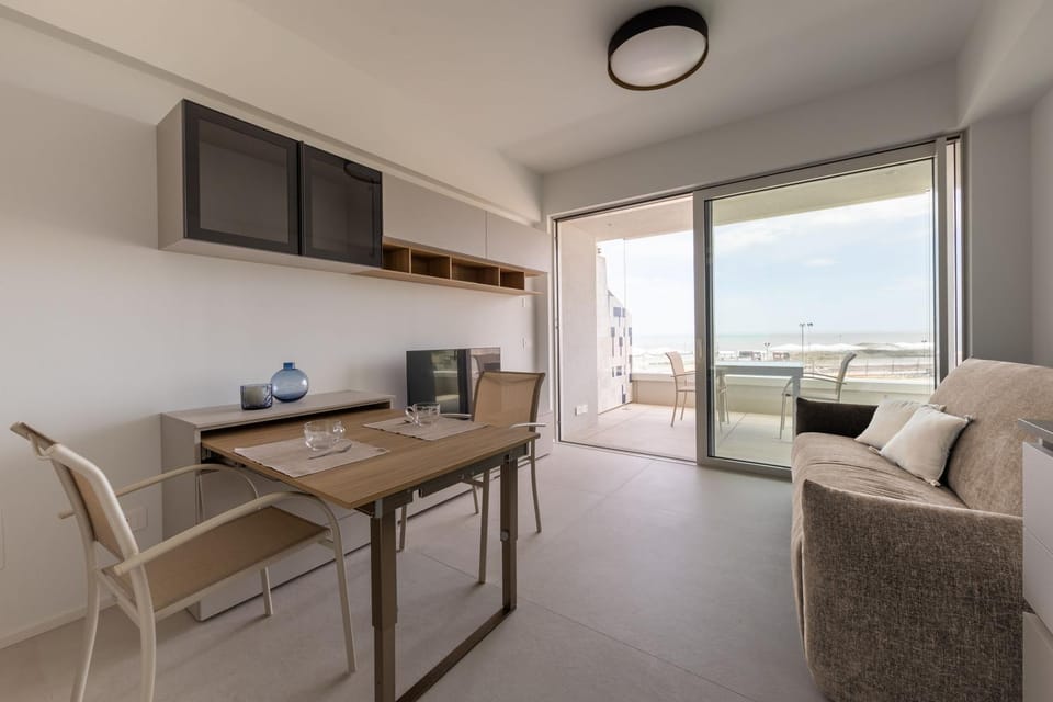 View (from property/room), Balcony/Terrace, Seating area, Dining area