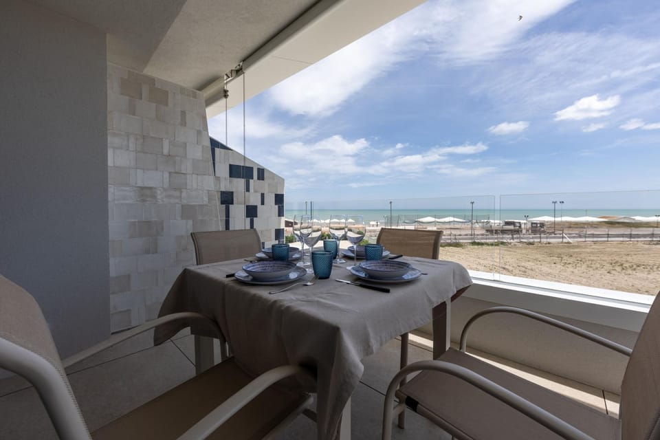 Day, View (from property/room), Balcony/Terrace, Seating area, Sea view