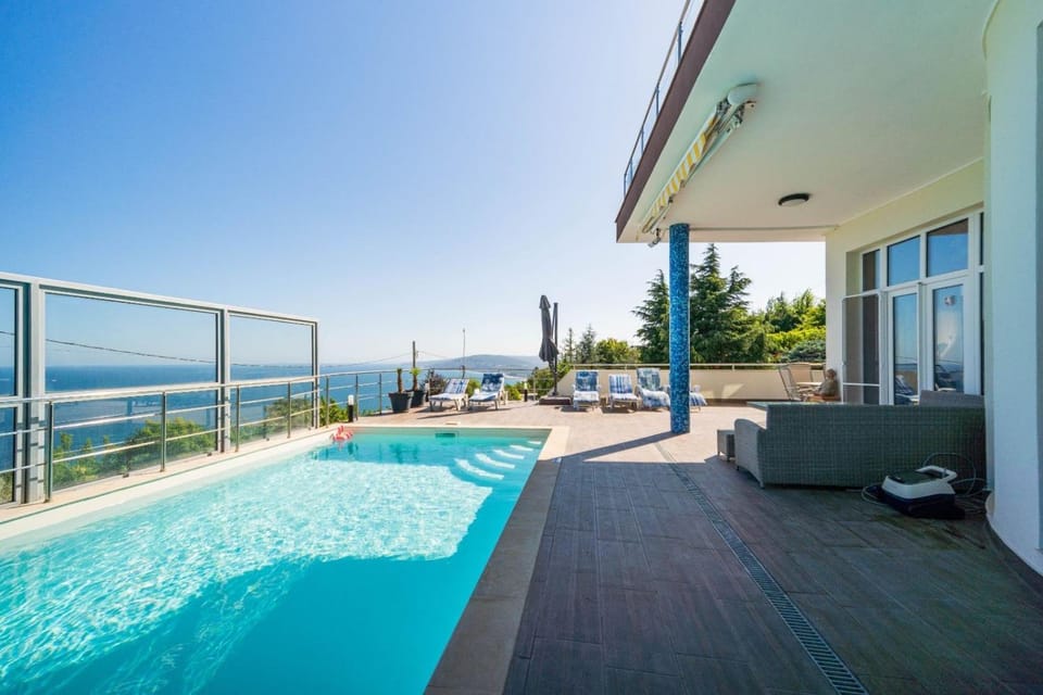 Day, View (from property/room), Balcony/Terrace, Sea view, Swimming pool