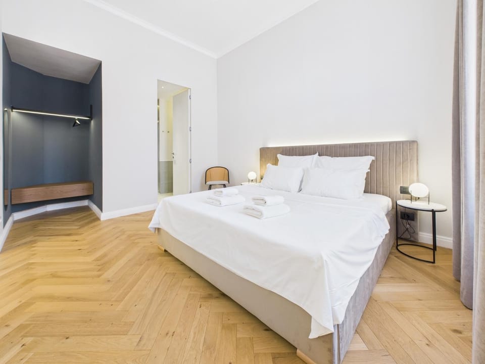 Bed, Bedroom, towels, wardrobe