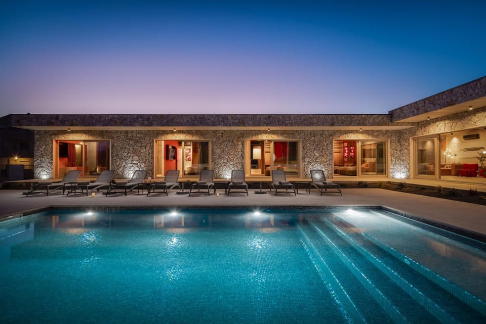 Patio, Pool view, Swimming pool, sunbed