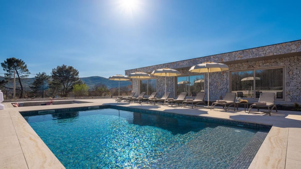 Natural landscape, Swimming pool, sunbed