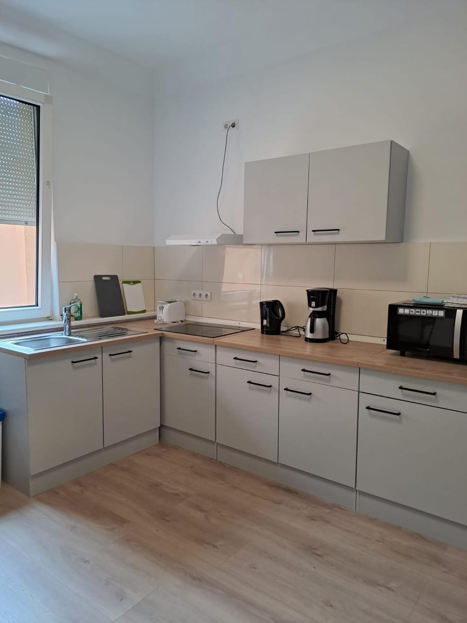Coffee/tea facilities, Kitchen or kitchenette, stove, toaster