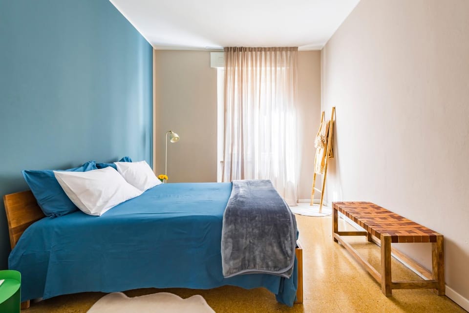 Photo of the whole room, Bedroom