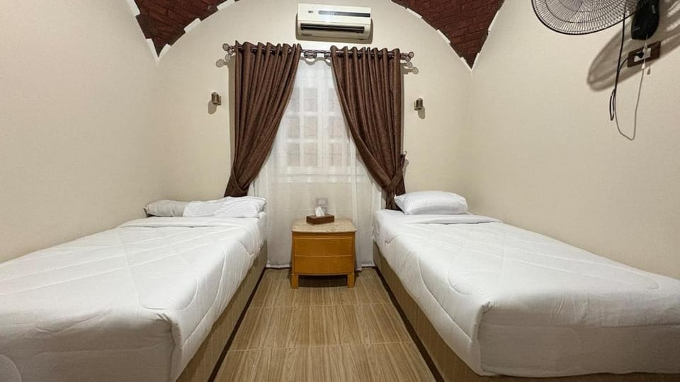 Bed, Photo of the whole room, Bedroom, internet, air conditioner