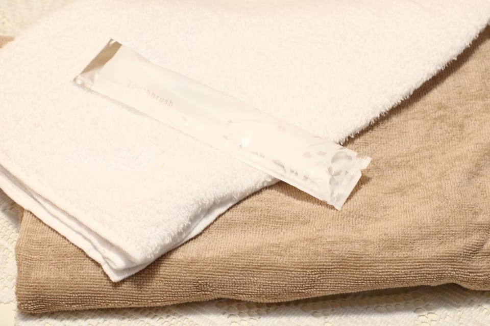 Photo of the whole room, towels