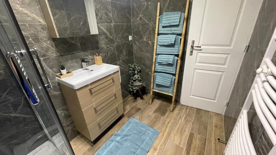 Paco Homestay Apartment in Île-de-France