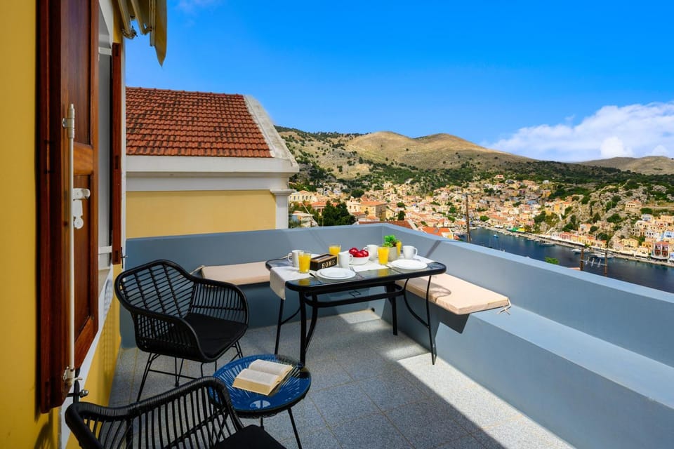 View (from property/room), Seating area, Mountain view, Sea view