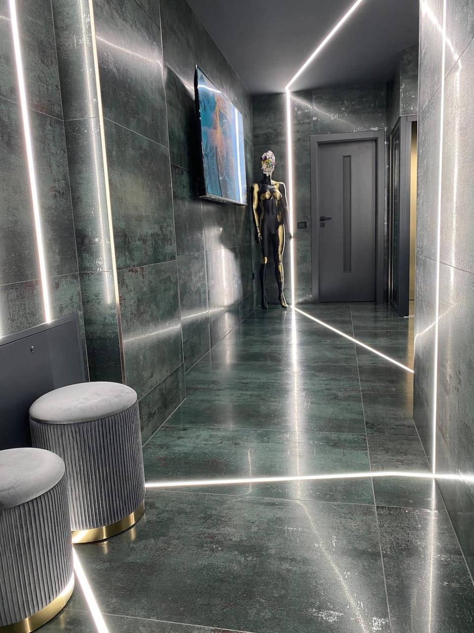 TV and multimedia, Lobby or reception