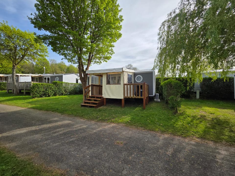 155- Joli Mobilhome 4 Pers 2 chambres Clim Tv Wifi Camping 5 étoiles Campground/ 
RV Resort in Houlgate