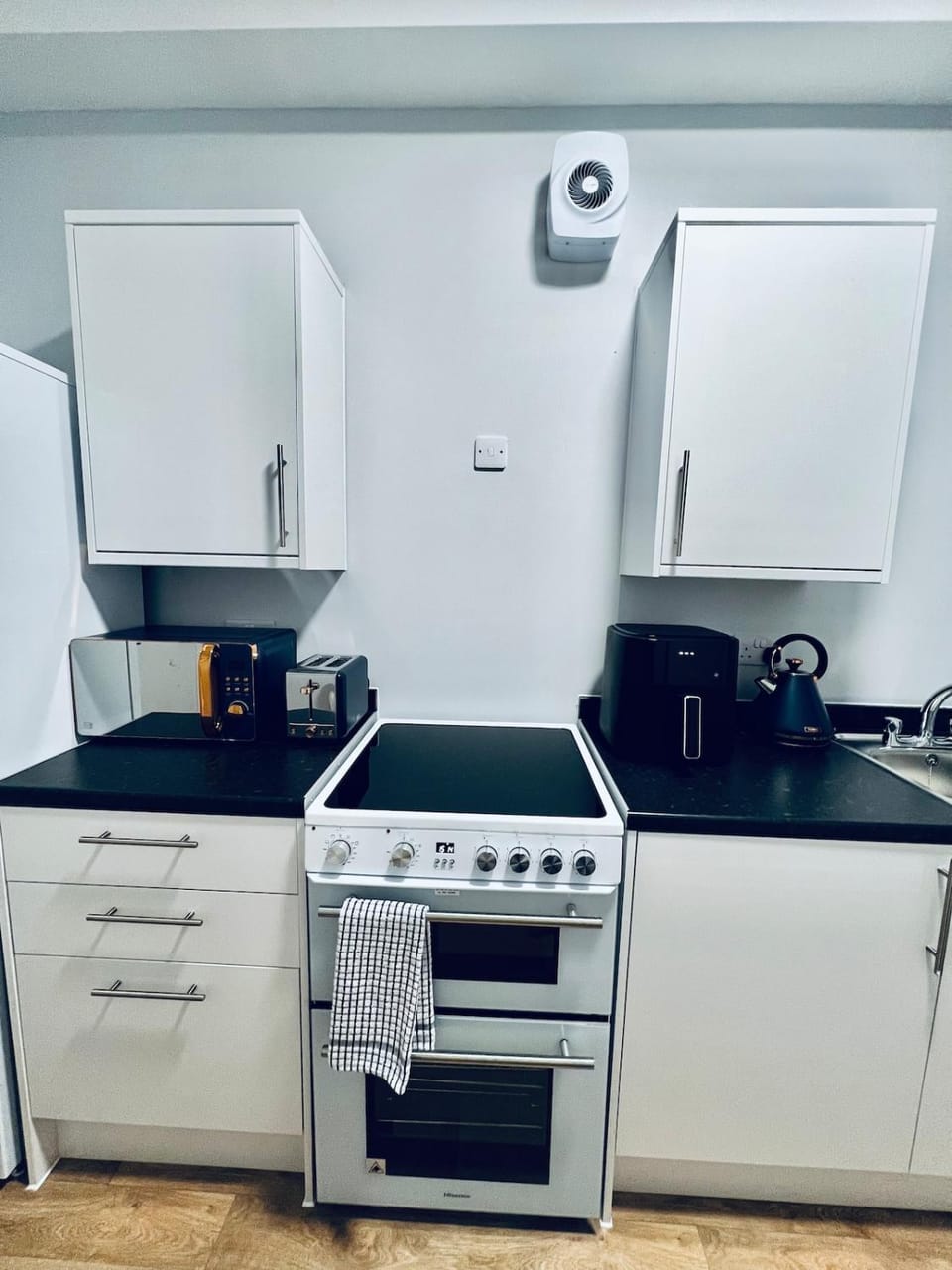 Cosy apartment in Medway Rochester Castle and Cathedral Strood stn and high street suitable for contractors Apartment in Rochester