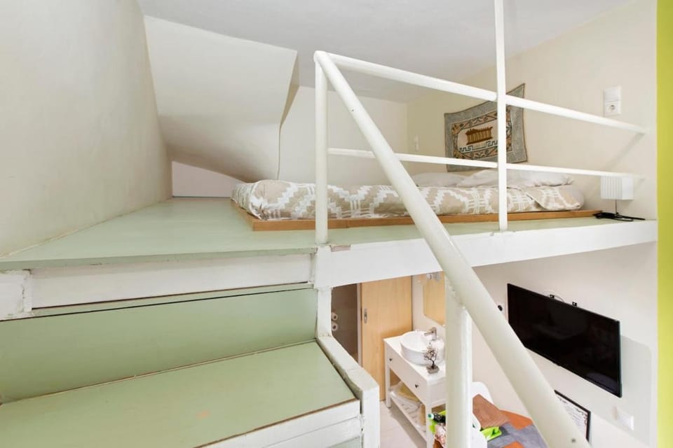 Bed, Photo of the whole room, bunk bed