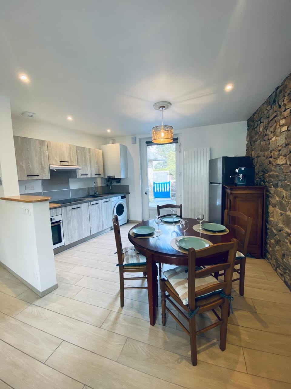 Dining area, kitchen