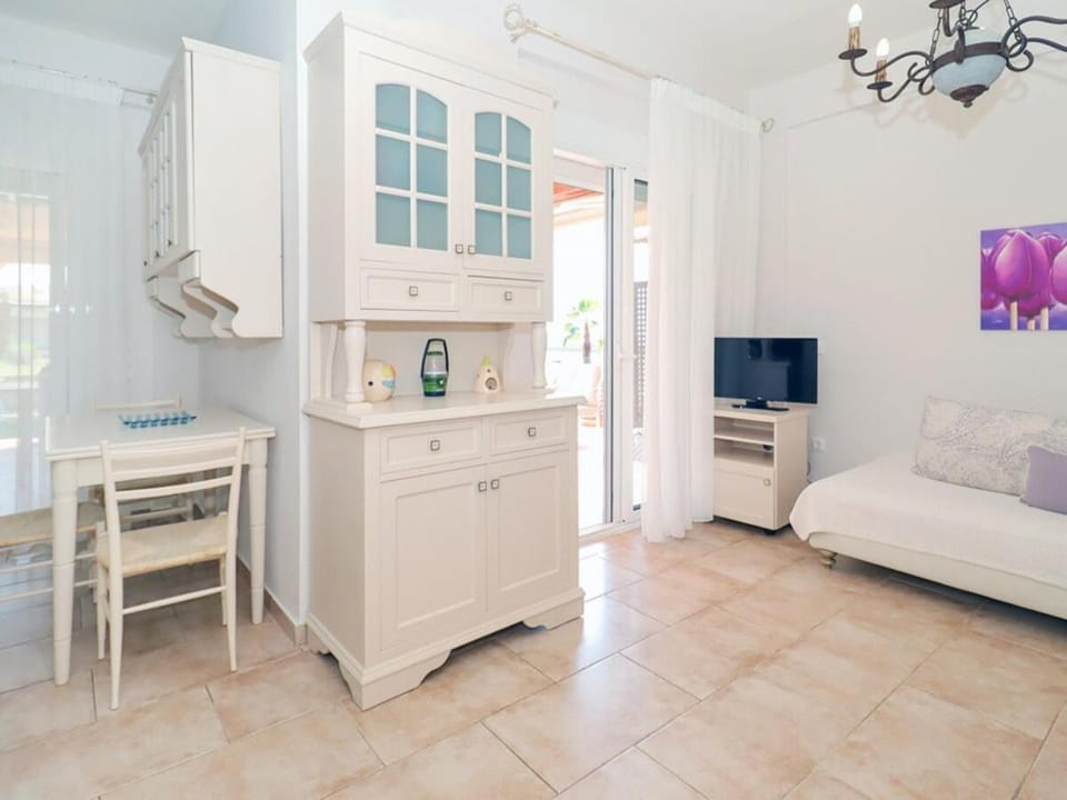 Kitchen or kitchenette, Living room, Photo of the whole room, Dining area