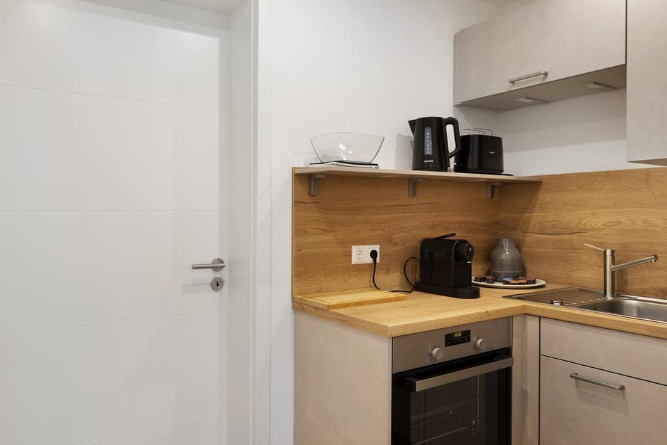Kitchen or kitchenette, Living room