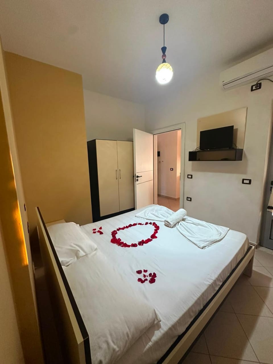 TV and multimedia, Bedroom, wardrobe