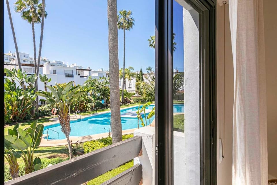 MARBELLA HOME RENTALS - Beachside, 3BR Townhouse House in Marbella
