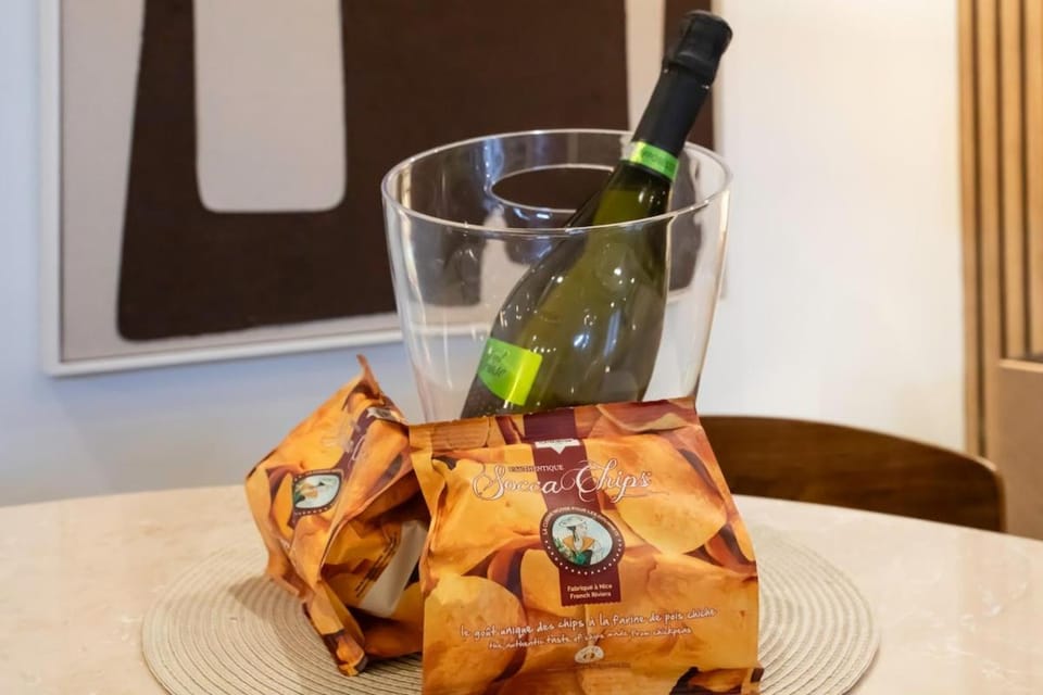 #45 Staywizus - Quiet chic 5mins walk to port and beach AC Wifi Apartment in Villefranche-sur-Mer