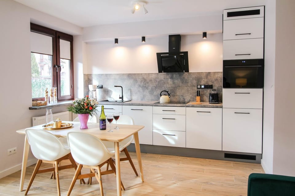 Kitchen or kitchenette, Dining area, dishwasher, oven, stove