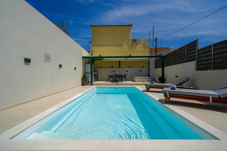 Swimming pool, Swimming pool