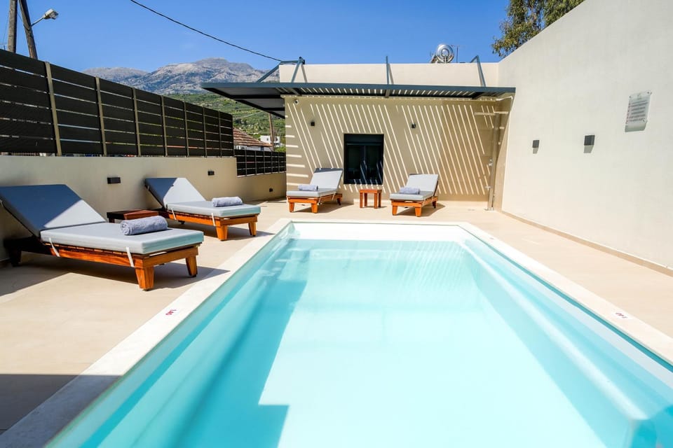 Swimming pool, sunbed