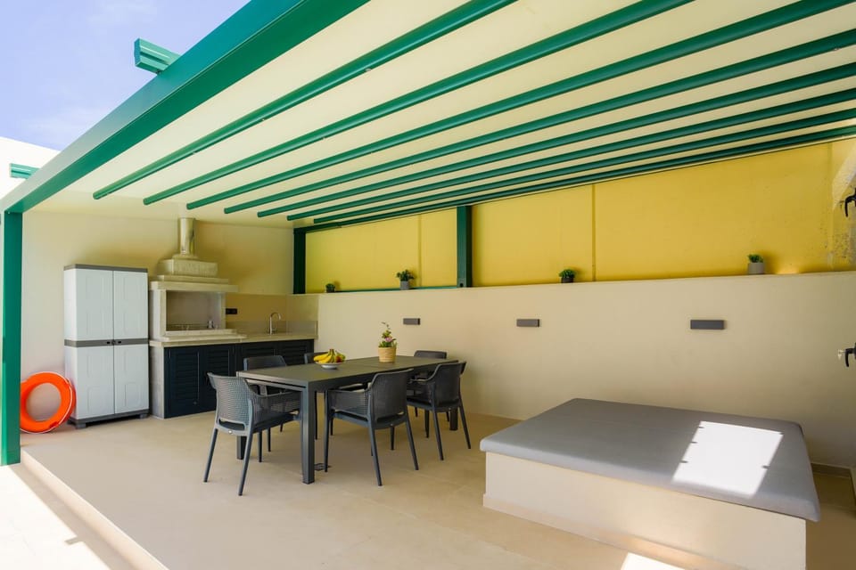 Property building, BBQ facilities, Garden, Dining area