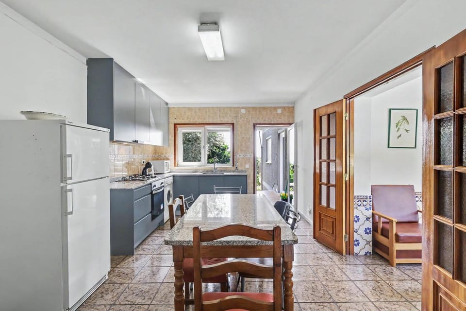Property building, Kitchen or kitchenette, Living room