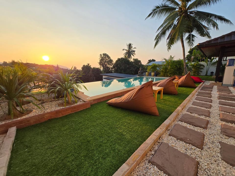 Natural landscape, Garden, Garden view, Mountain view, Pool view, Swimming pool, Swimming pool, Sunrise, sunbed