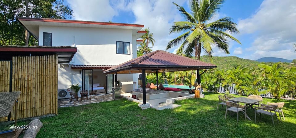 Property building, Patio, Natural landscape, Garden, Garden, Garden view, Mountain view, Pool view, Swimming pool, sunbed