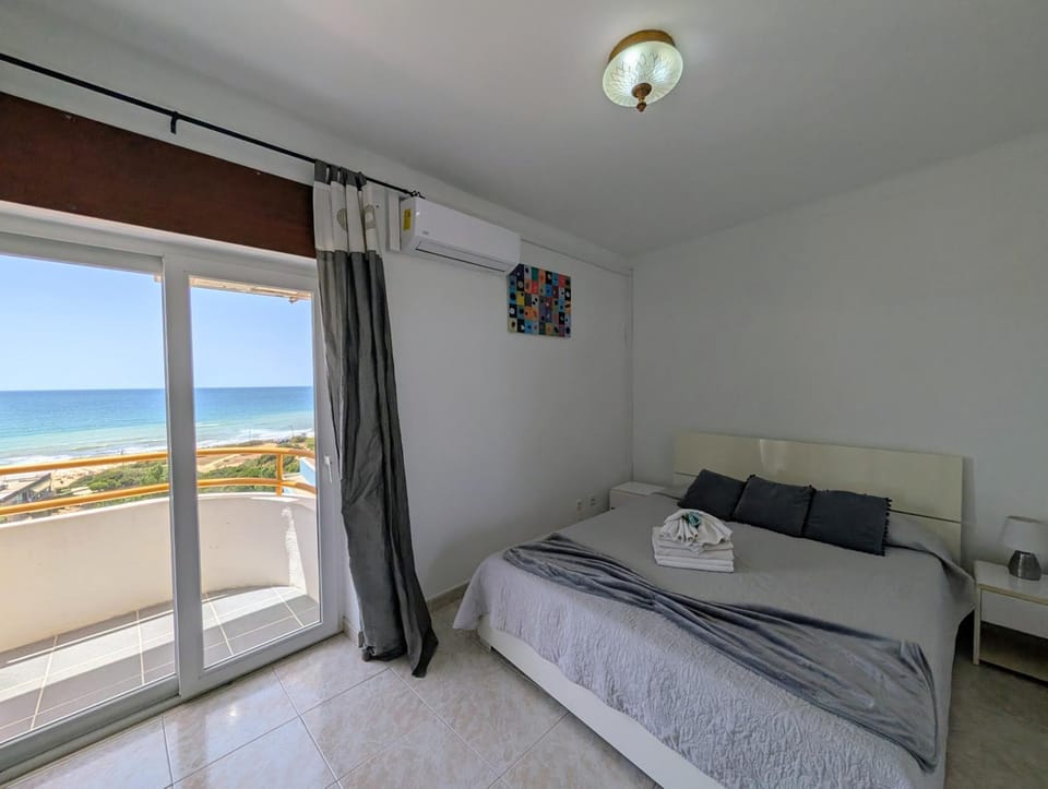 Bed, Sea view