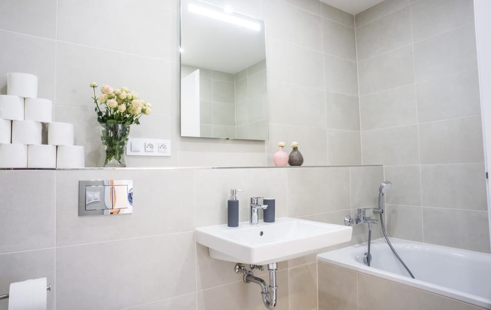 Bathroom, towels