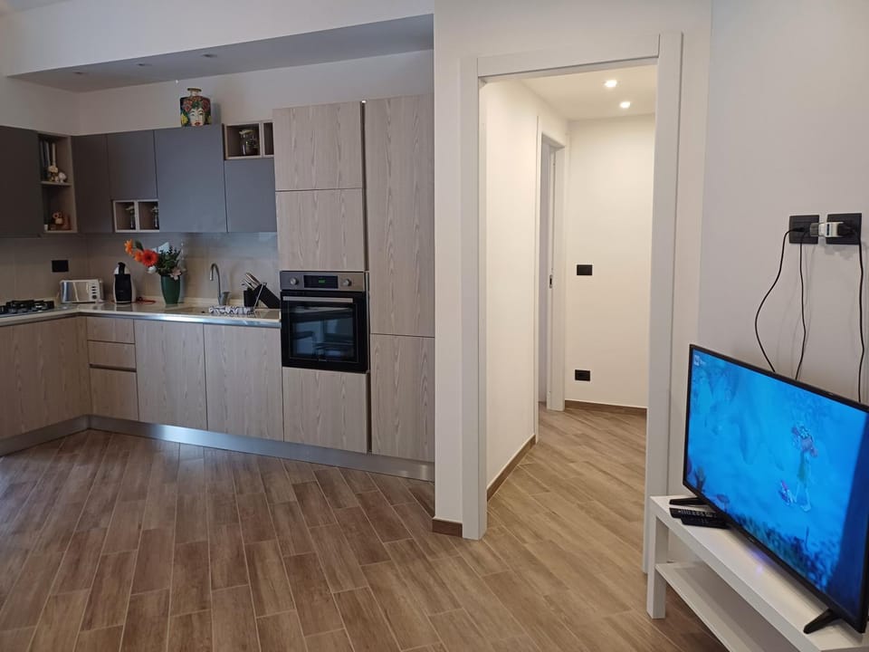 TV and multimedia, Kitchen or kitchenette, oven, stove, toaster