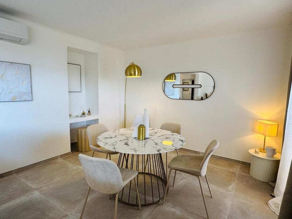 Logement vue mer et plage à pied Apartment in Sainte-Maxime
