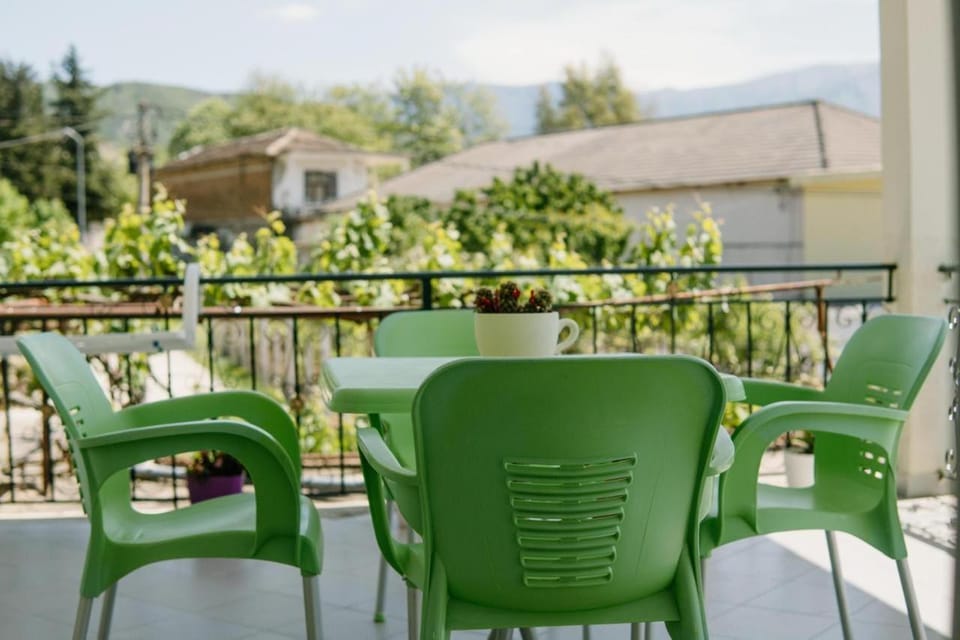 Patio, Day, Balcony/Terrace, Dining area