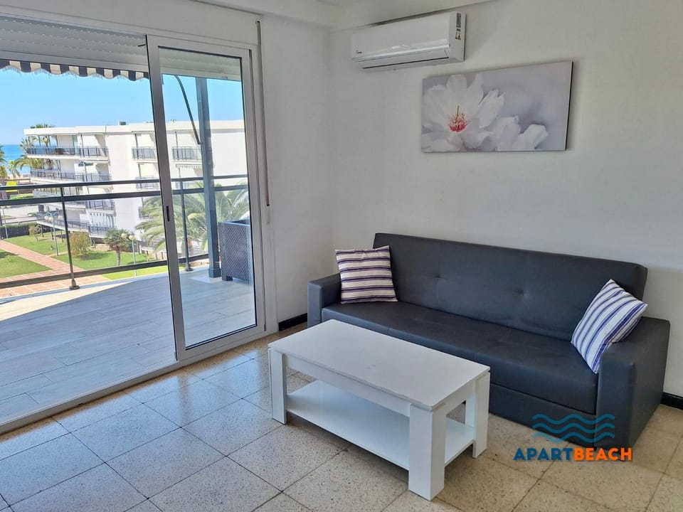 APARTBEACH CAPRI FRONT BEACH CLIMA y WIFI Apartment in Salou
