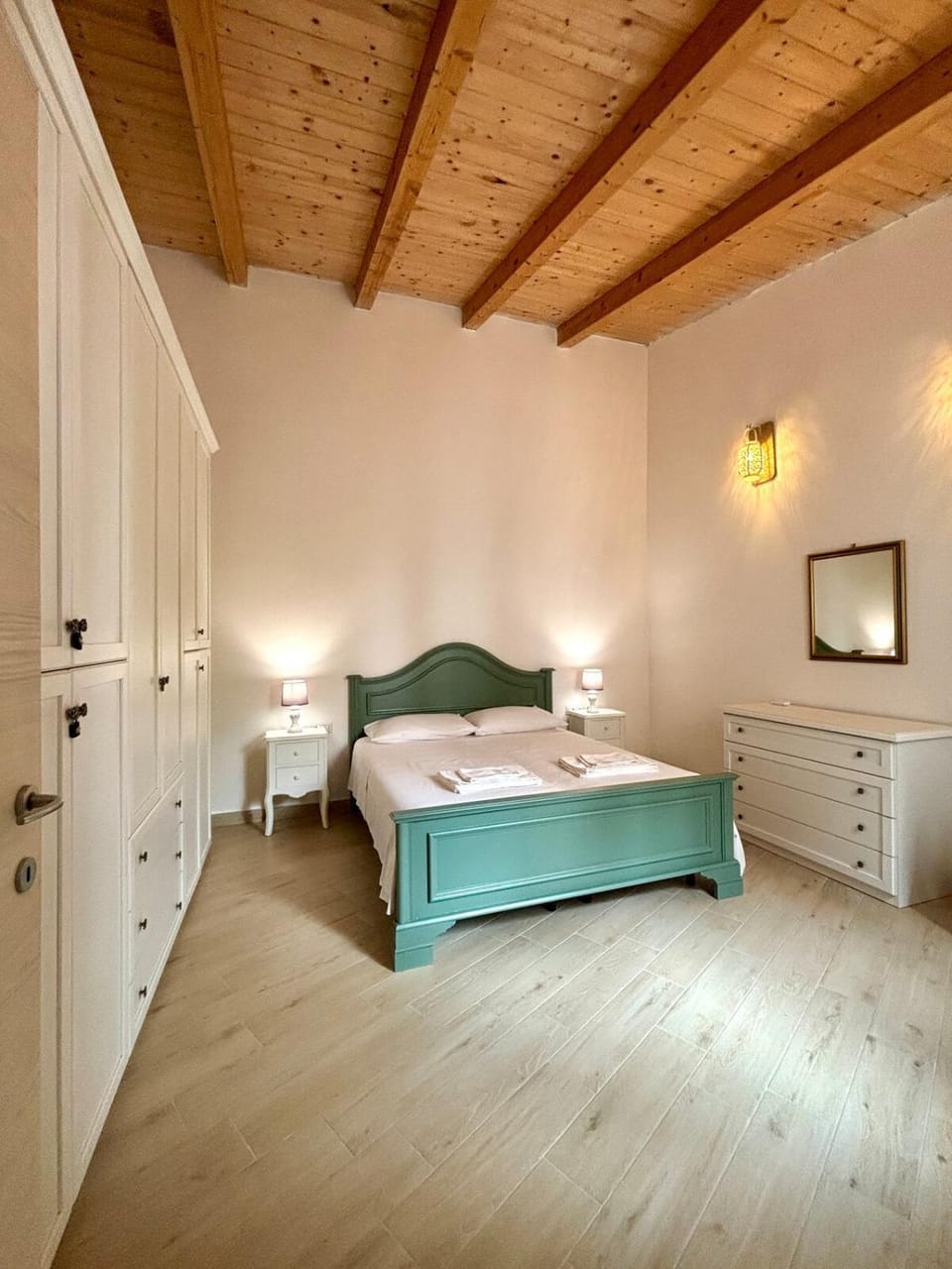 Bed, Photo of the whole room, Bedroom, wardrobe