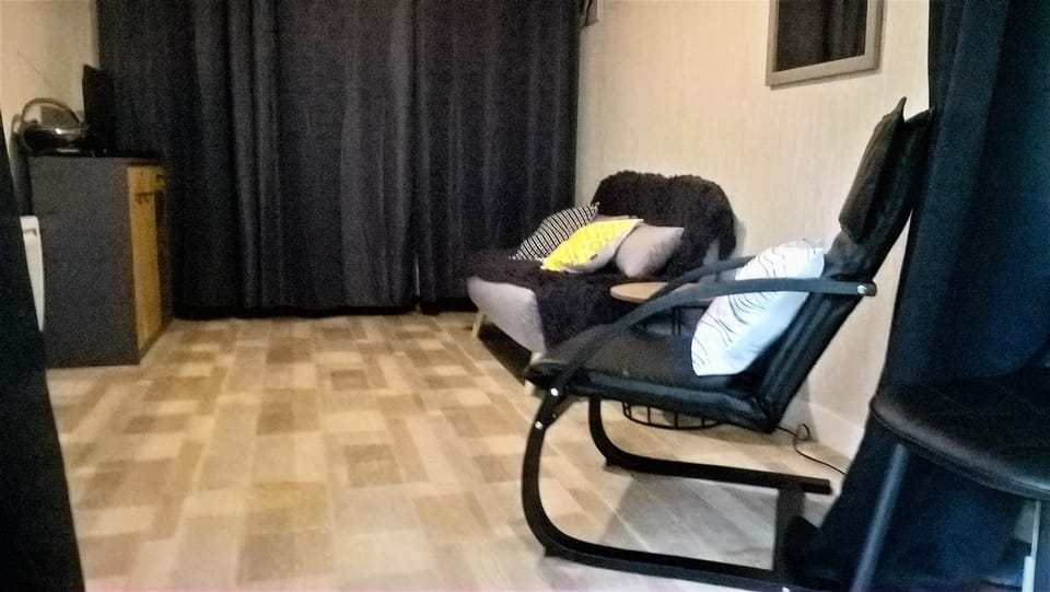 Bed, TV and multimedia, Living room