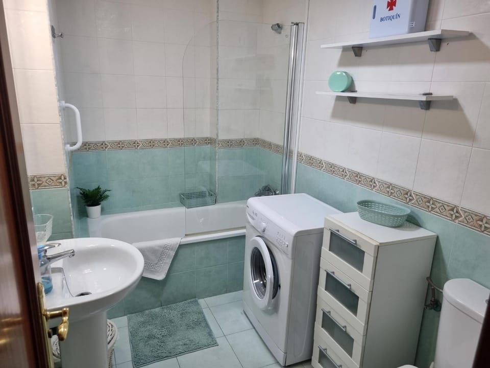 Bathroom, Bath, washing machine