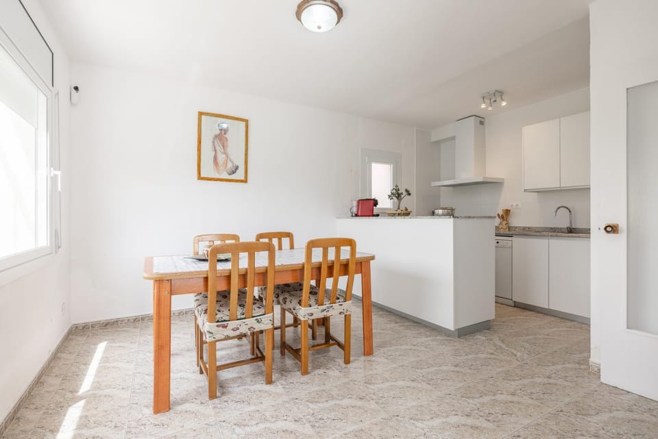 Property building, Kitchen or kitchenette, Living room