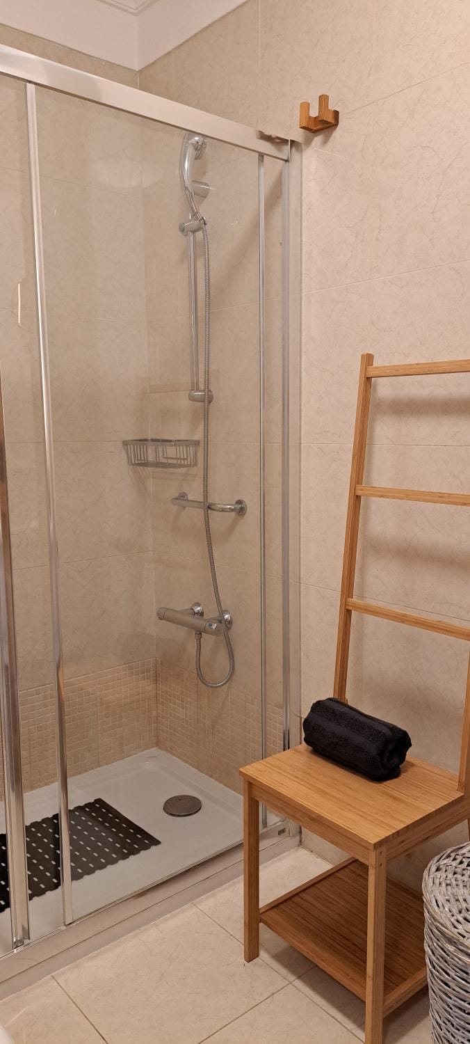 Shower, Bathroom, towels