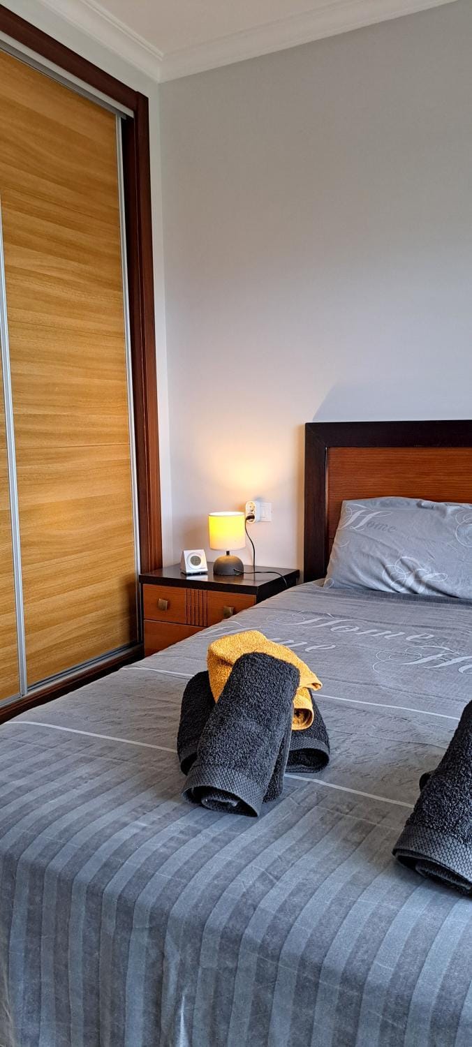 Bed, Photo of the whole room, Bedroom, towels