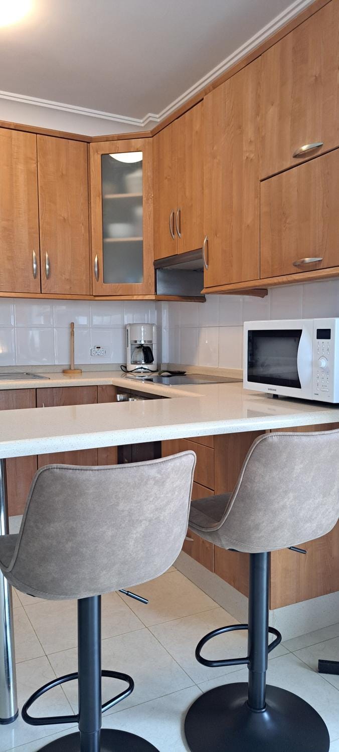 Coffee/tea facilities, Kitchen or kitchenette, Dining area, minibar, stove, toaster