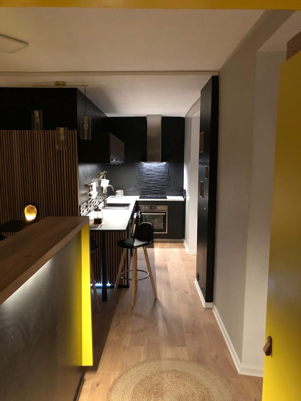 Kitchen or kitchenette, Dining area, stove