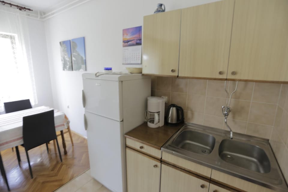 Coffee/tea facilities, Dining area, toaster, kitchen