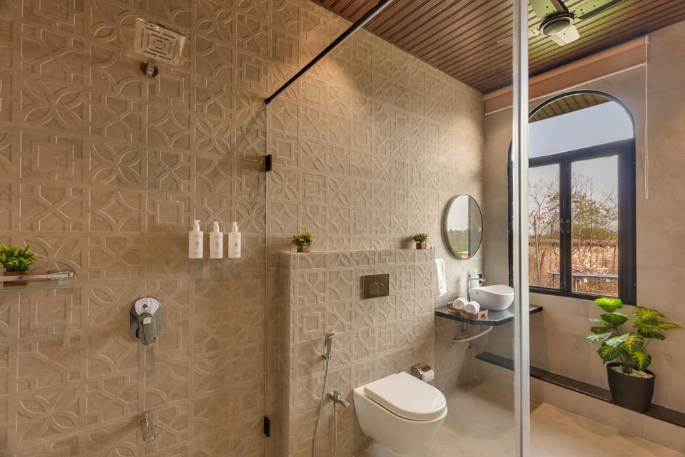 Shower, Toilet, Bathroom, bidet, towels, towels