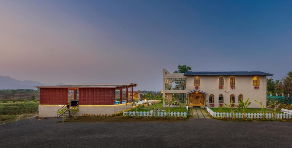 Property building, Spring, Day, Natural landscape, Garden, Garden view, Mountain view