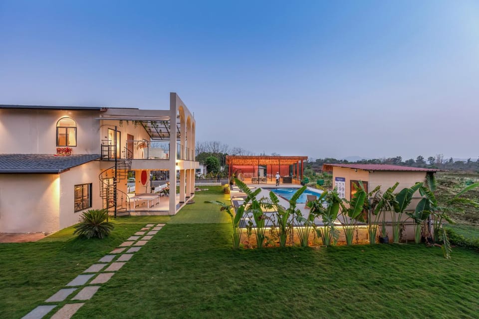 Property building, Spring, Day, Garden, Garden view, Pool view, Swimming pool, sunbed